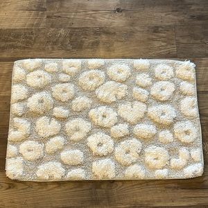 Leopard bathroom rug